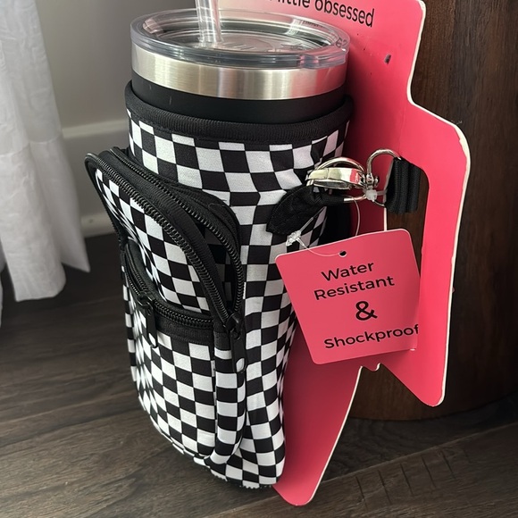 Tumbler Holder,crossbody/shoulder,zip pockets, water resistant/shockproof - Picture 1 of 11